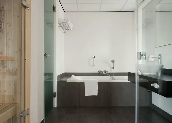 Inntel Amsterdam Hotel 4*